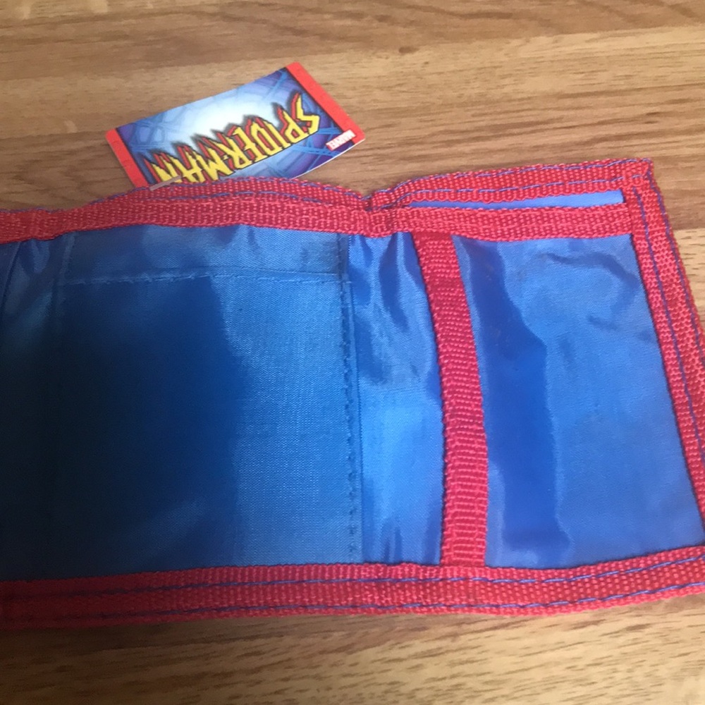 Marvel Spider-Man Tri-fold wallet.  Velcro closure - Picture 5 of 7